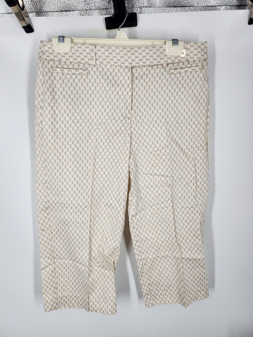 Van Heusen Women's Stretch Capris Pants Size 10 Beige White Geometric Pattern